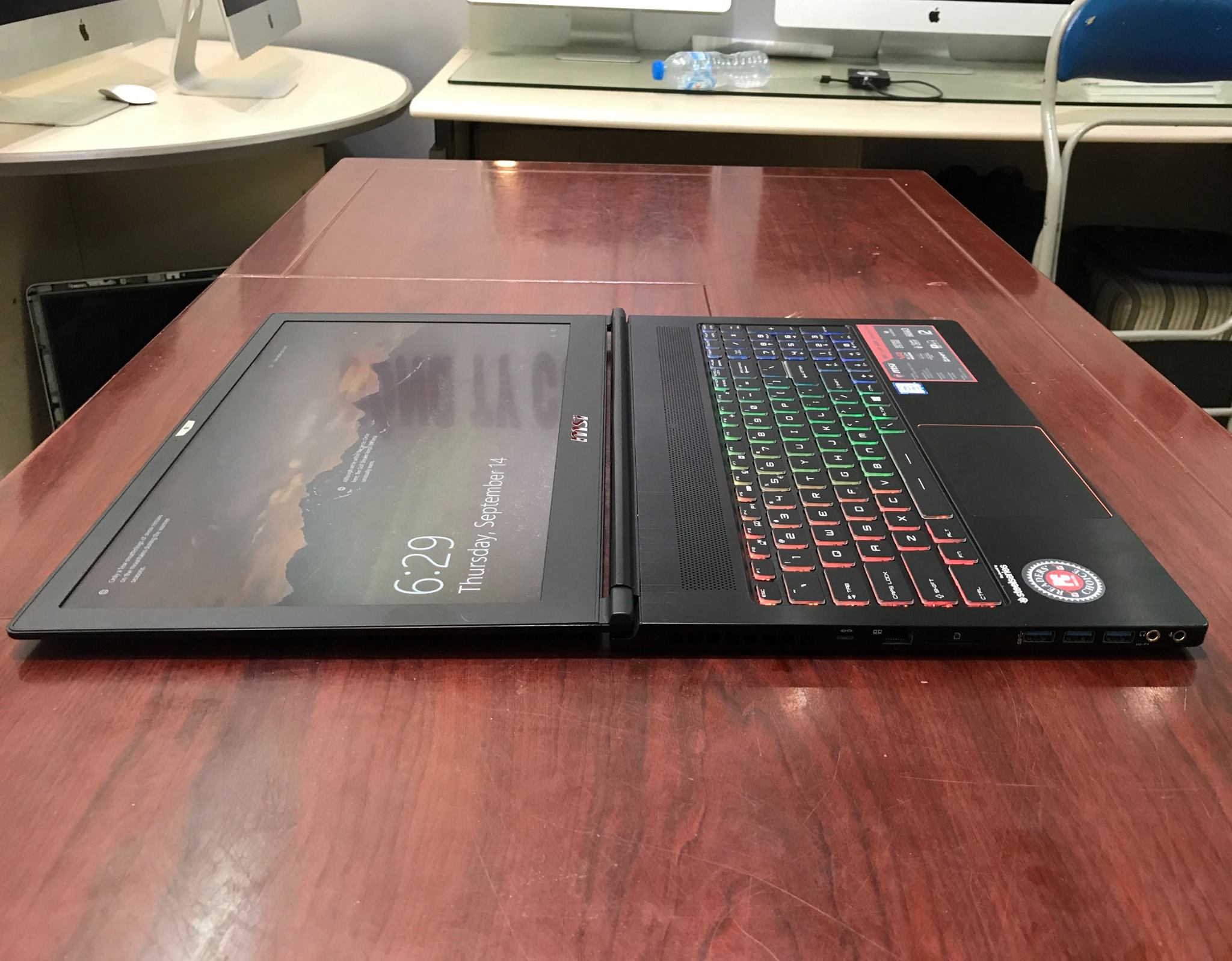 Laptop MSI GS63VR Stealth Pro-3.jpg